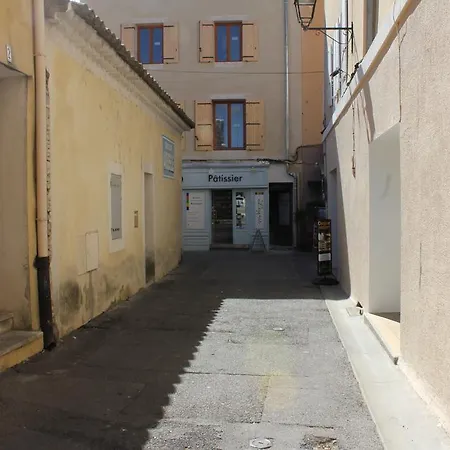 Studio De Charme Avec Sa Terrasse En Plein Coeur De Apartamento