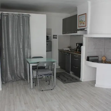 Studio De Charme Avec Sa Terrasse En Plein Coeur De Appartamento LʼIsle-sur-la-Sorgue