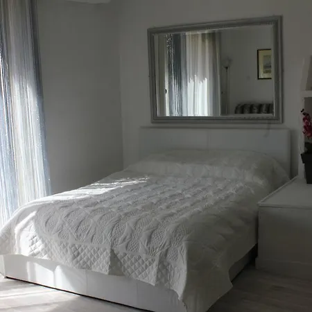 Appartamento Studio De Charme Avec Sa Terrasse En Plein Coeur De